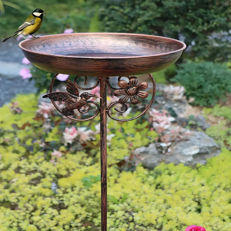 Bain d’Oiseaux de Jardin en Métal Antique – Abreuvoir Décoratif sur Pied avec Motifs Fleur et Colibri | Soins des Oiseaux et de la Faune