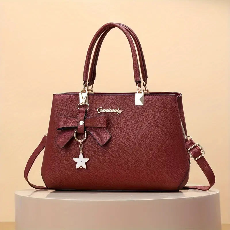 Sac Cabas Femme Élégant en Simili Cuir Bordeaux avec Nœud et Breloque – Mode Chic et Pratique