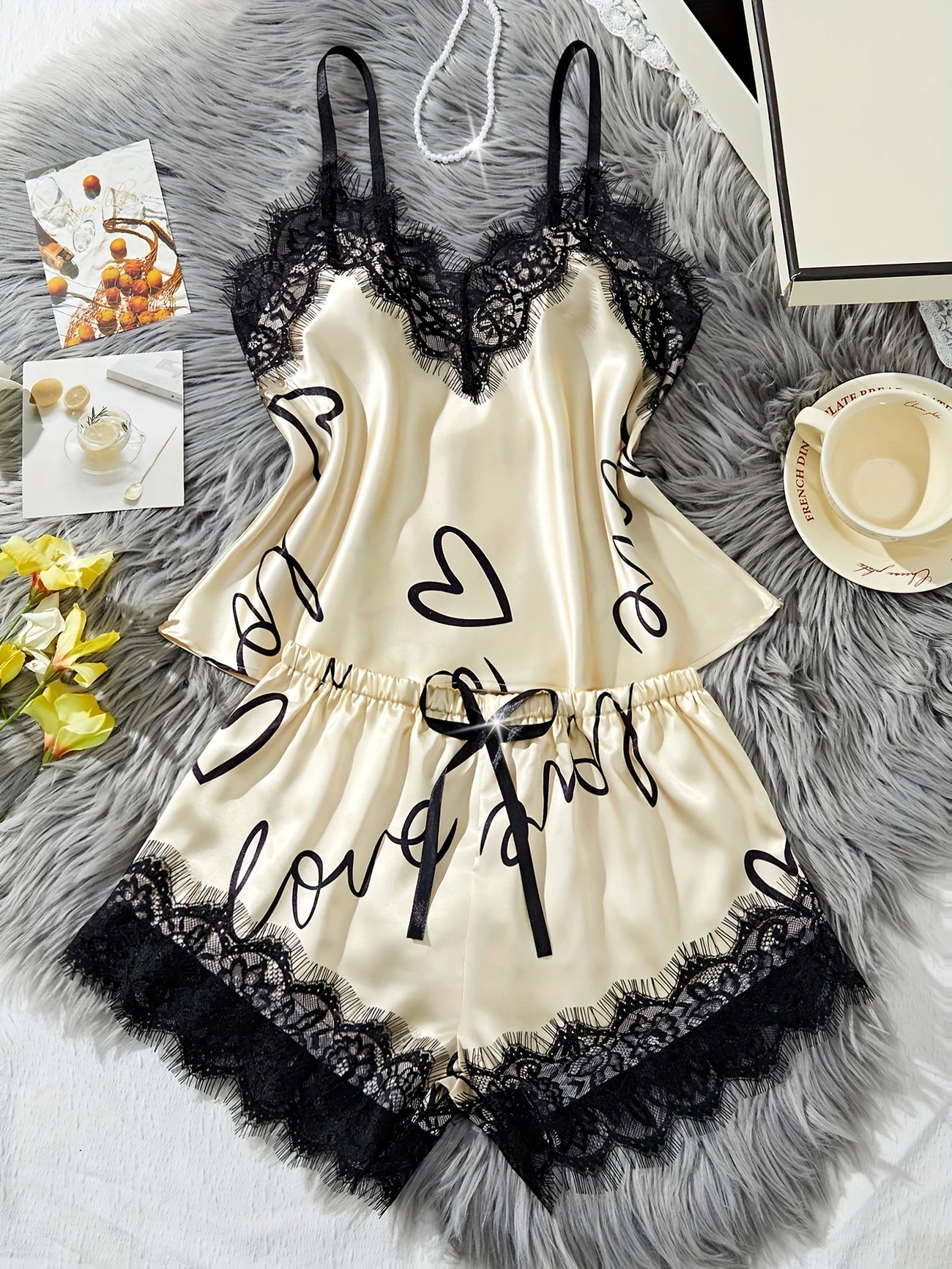 Pyjama Femme Satin Sexy Imprimé Love – Ensemble 2 Pièces avec Dentelle Noire