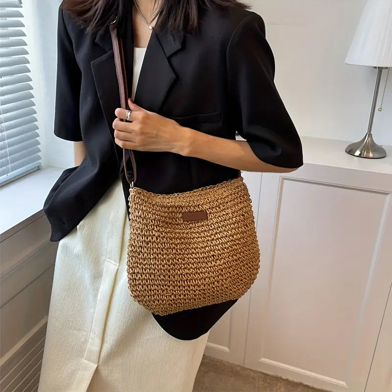 Sac bandoulière femme en paille tressée – Sac d’été bohème chic avec anse en cuir
