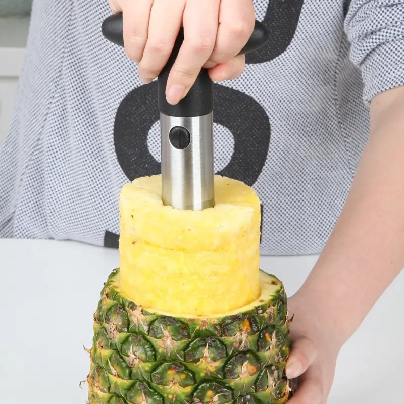Coupe-Ananas Inox avec Poignée Ergonomique – Épluche, Vide et Tranche Facilement en Spirale – Outil Pratique pour Cuisine et Fruits Frais