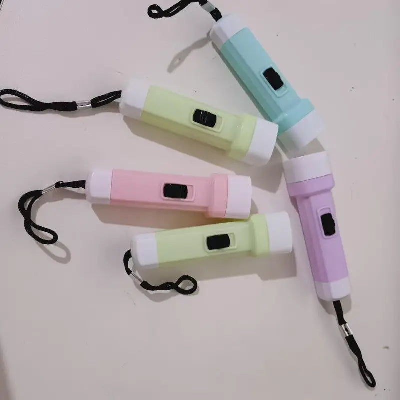 Mini Lampes de Poche LED Colorées – Format Compact avec Dragonne, Idéal pour Enfants, Camping ou Usage Quotidien – Collection Lampes de Poche