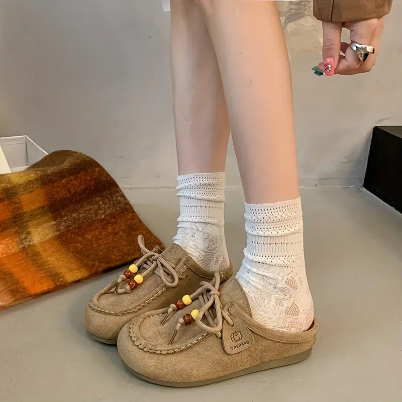 Mules fille confort en daim marron – Sabots décontractés avec nœud et perles décoratives