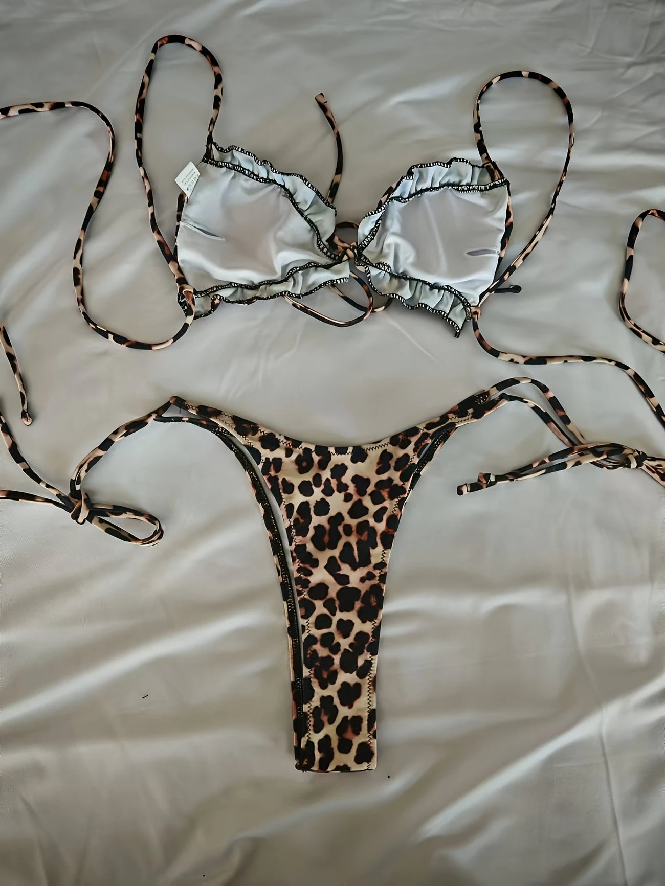 Haut de Bikini Femme Léopard – Coupe Triangle Froncée à Nouer, Tendance Sauvage & Sexy