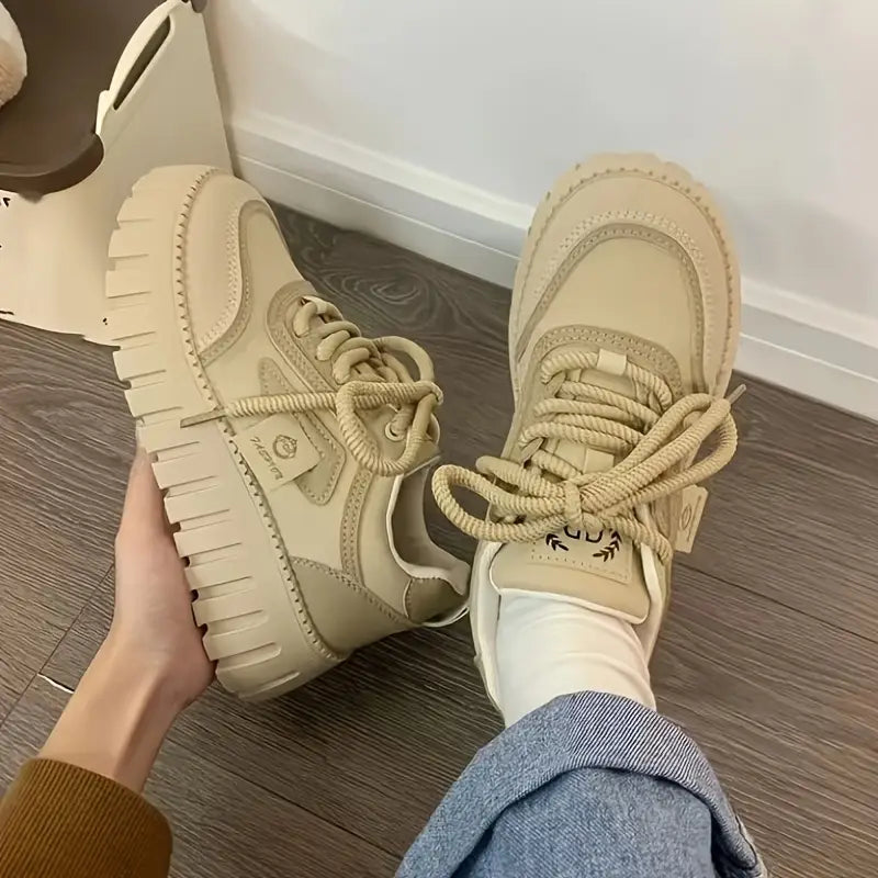 Chaussures de sport fille – Baskets beige et noir à semelle épaisse tendance et confortables