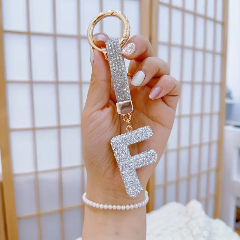 Porte-clés femme lettre initiale strass – Breloque brillante élégante et personnalisée
