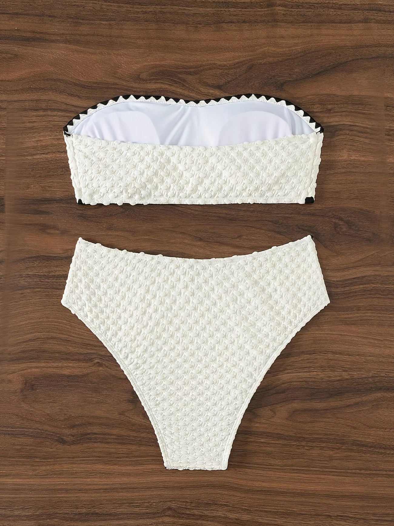 Bikini bandeau texturé – Maillot 2 pièces taille haute avec détails festonnés blancs