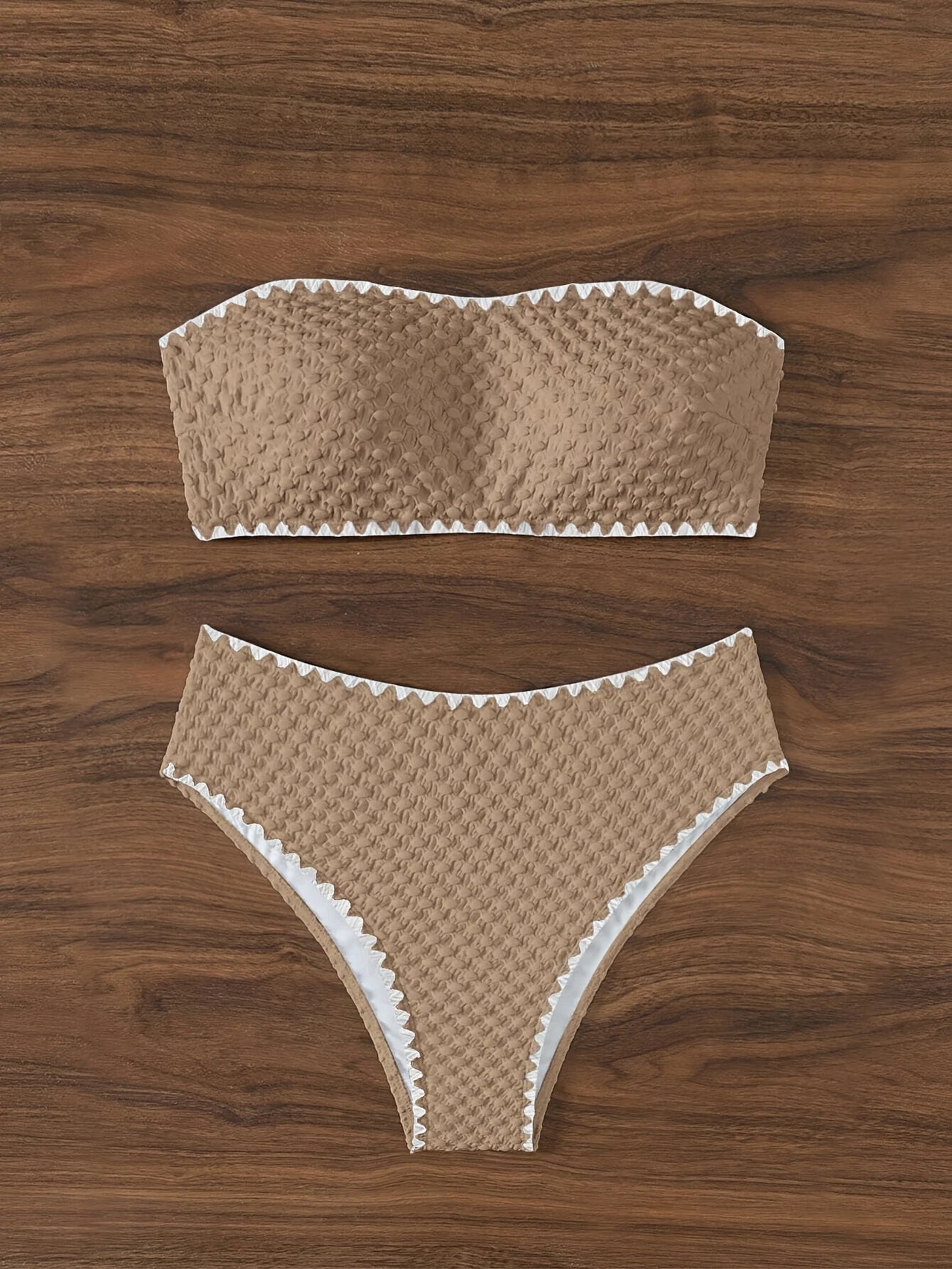 Bikini bandeau texturé – Maillot 2 pièces taille haute avec détails festonnés blancs