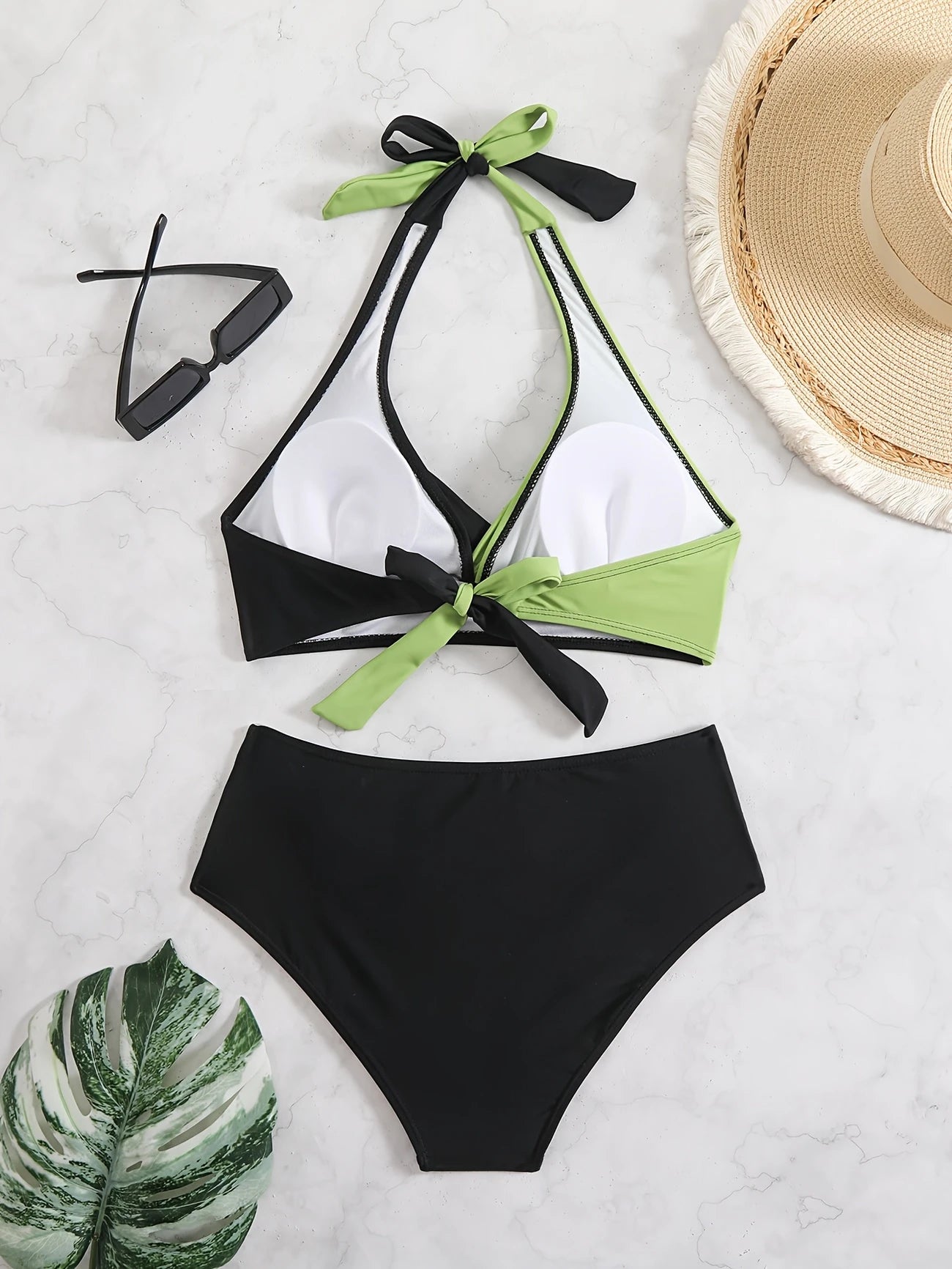 Ensemble de Plage Femme – Maillot de Bain Contrasté Noir et Vert avec Top Croisé et Bas Haute Taille