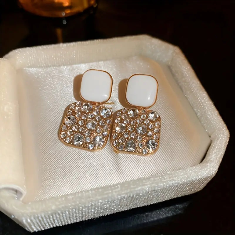 Boucles d’oreilles femme dorées avec cristaux scintillants – Élégance chic et moderne