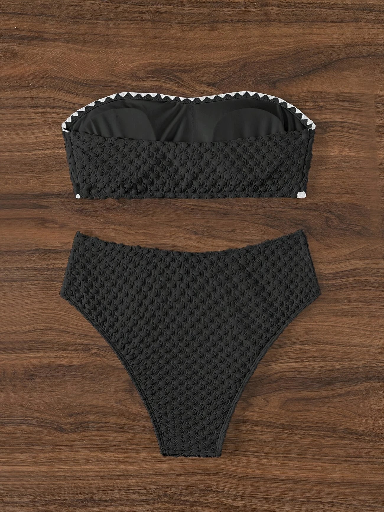 Bikini bandeau texturé – Maillot 2 pièces taille haute avec détails festonnés blancs