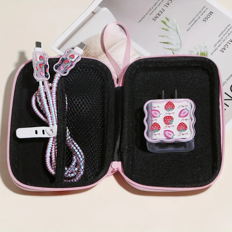 Chargeur Rapide avec Étui de Rangement Motif Fraise – Câble USB Résistant et Design Kawaii