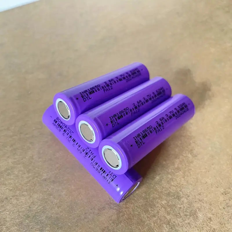 Lot de Piles Rechargeables Lithium-Ion 18650 – Accus Haute Capacité 3,7V pour Lampe Torche et Appareils Électroniques