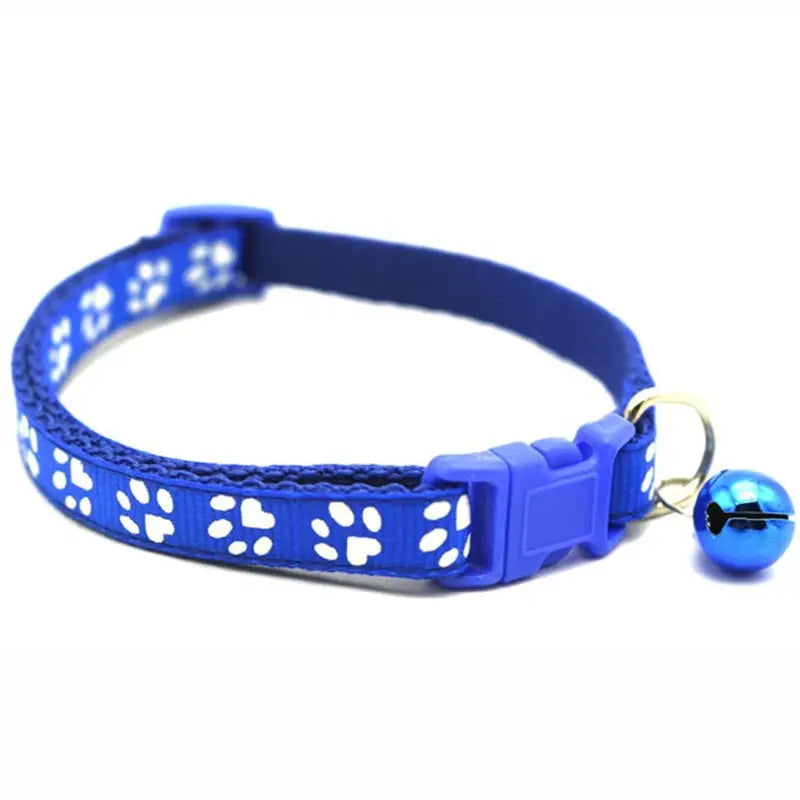 Collier pour Chat avec Clochette – Réglable, Sécurisé et Confortable, Motif Pattes Rouges