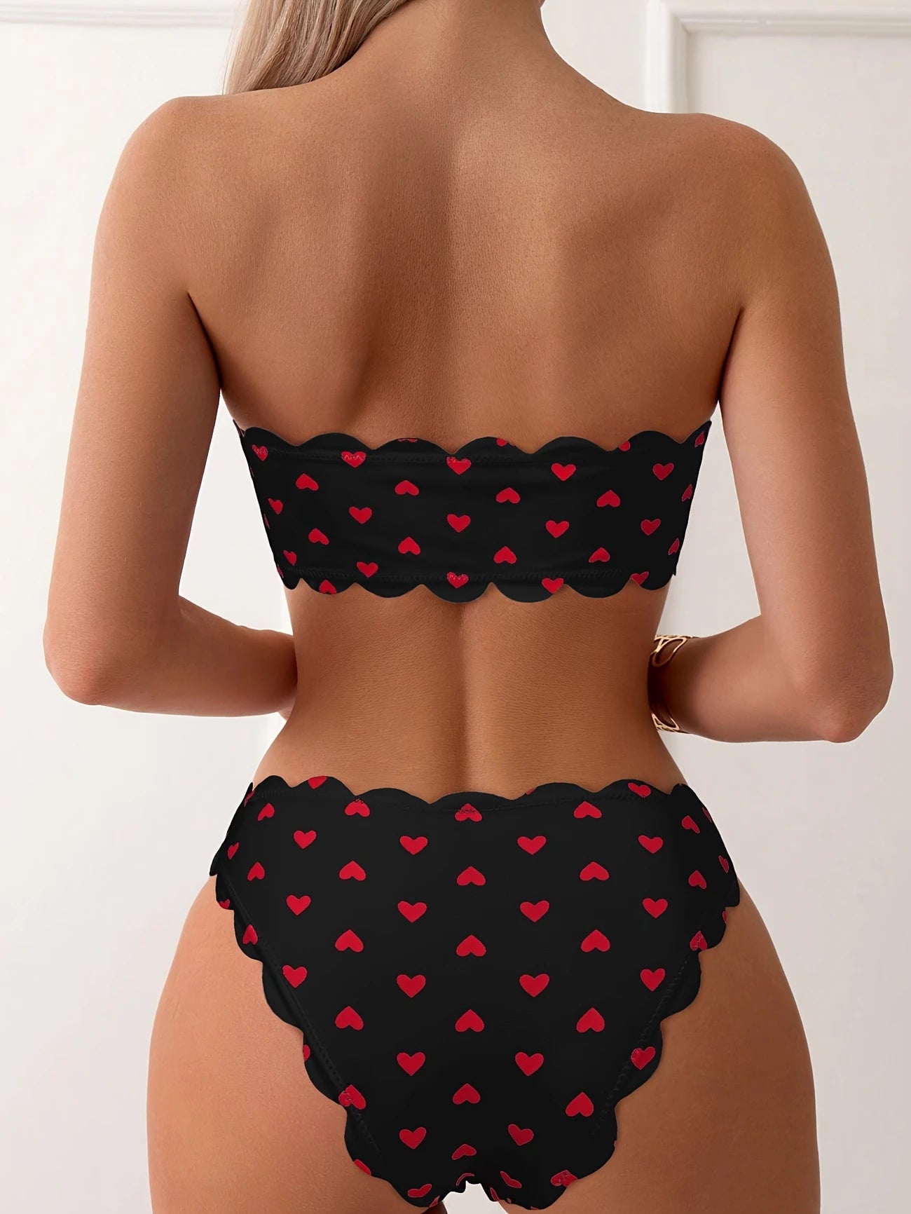 Bikini bandeau à cœurs avec laçage – Maillot 2 pièces irrésistible et féminin