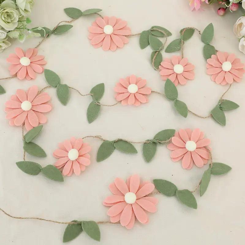 Guirlande fleurs en feutrine – Décoration murale chambre bébé