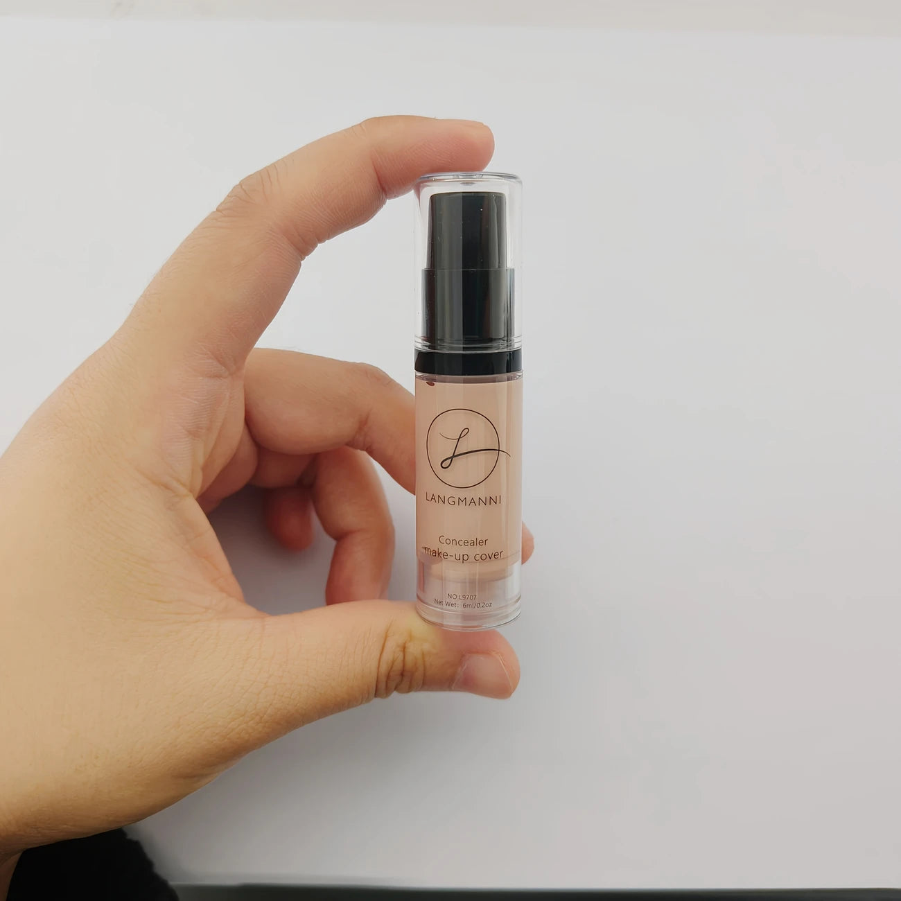 Correcteur Liquide Haute Couvrance LANGMANNI – Teint Unifié & Zéro Défaut