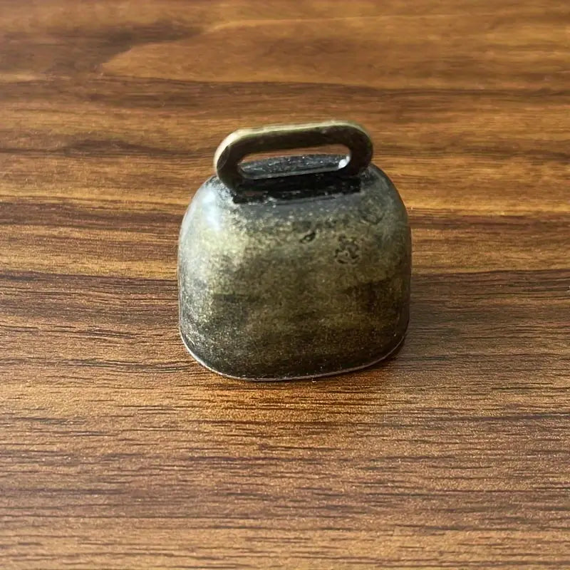 Cloche en Laiton pour Chevaux – Accessoire Équin Traditionnel, Sonorité Claire, Idéal pour le Pâturage ou les Défilés