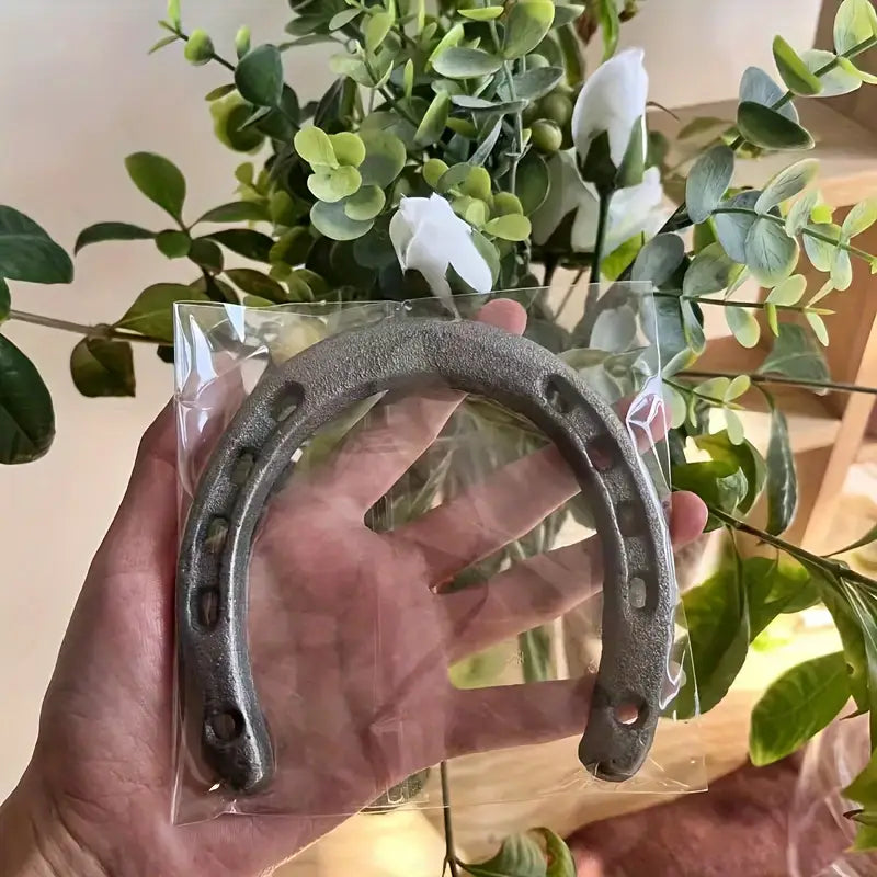 Fer à Cheval Décoratif en Fonte – Accessoire Équestre et Porte-Bonheur Rustique