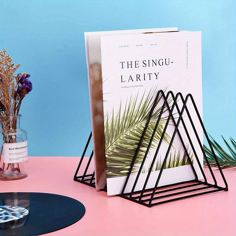 Présentoir Triangulaire Métal Noir pour Vinyles ou CD – Support Moderne & Minimaliste