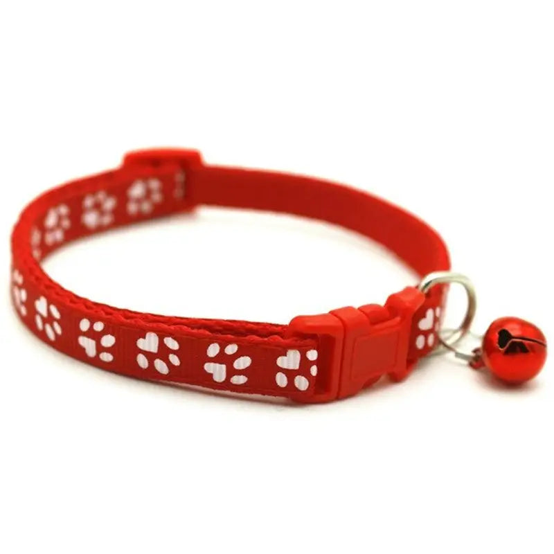 Collier pour Chat avec Clochette – Réglable, Sécurisé et Confortable, Motif Pattes Rouges