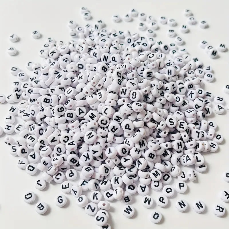 Perles Alphabet Lettres A-Z – Perles Rondes Blanches Multicolores pour Bracelets DIY et Création de Bijoux Personnalisés