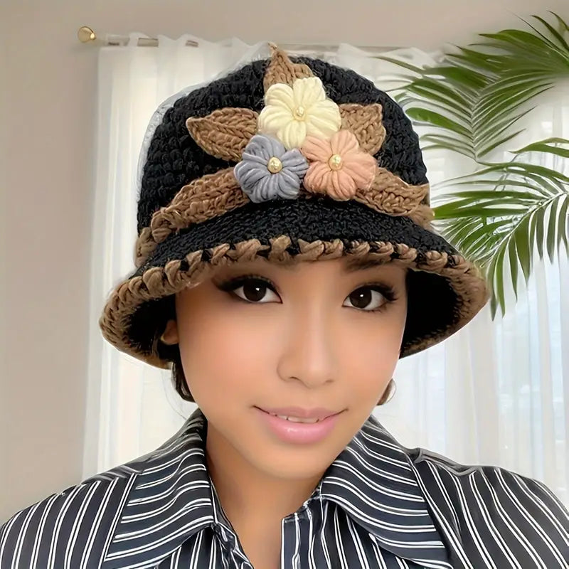 Chapeau cloche femme en crochet noir avec fleurs décoratives – Accessoire bohème chic été/printemps
