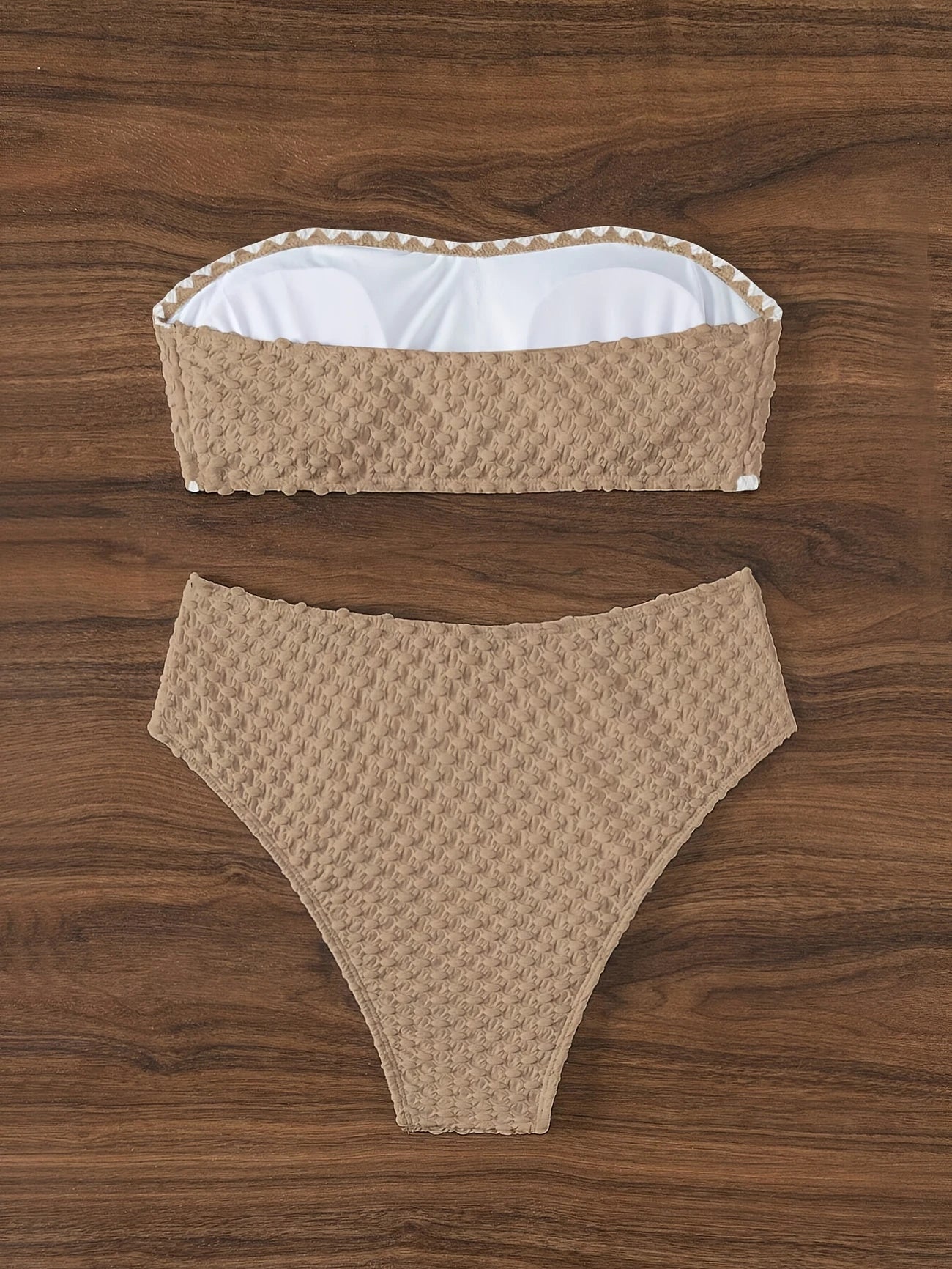 Bikini bandeau texturé – Maillot 2 pièces taille haute avec détails festonnés blancs