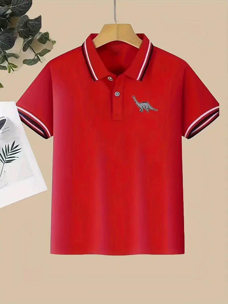Chemise polo garçon bleu marine à col tricolore et motif dinosaure – tenue élégante et décontractée