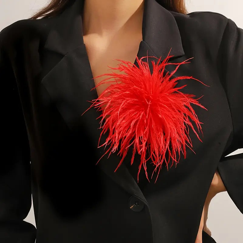Broche fleur en plumes vertes – Accessoire de costume chic et élégant pour femme