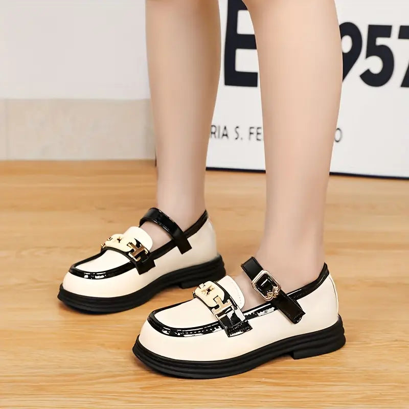 Ballerines fille noires vernies avec boucle dorée – Chaussures élégantes et confortables