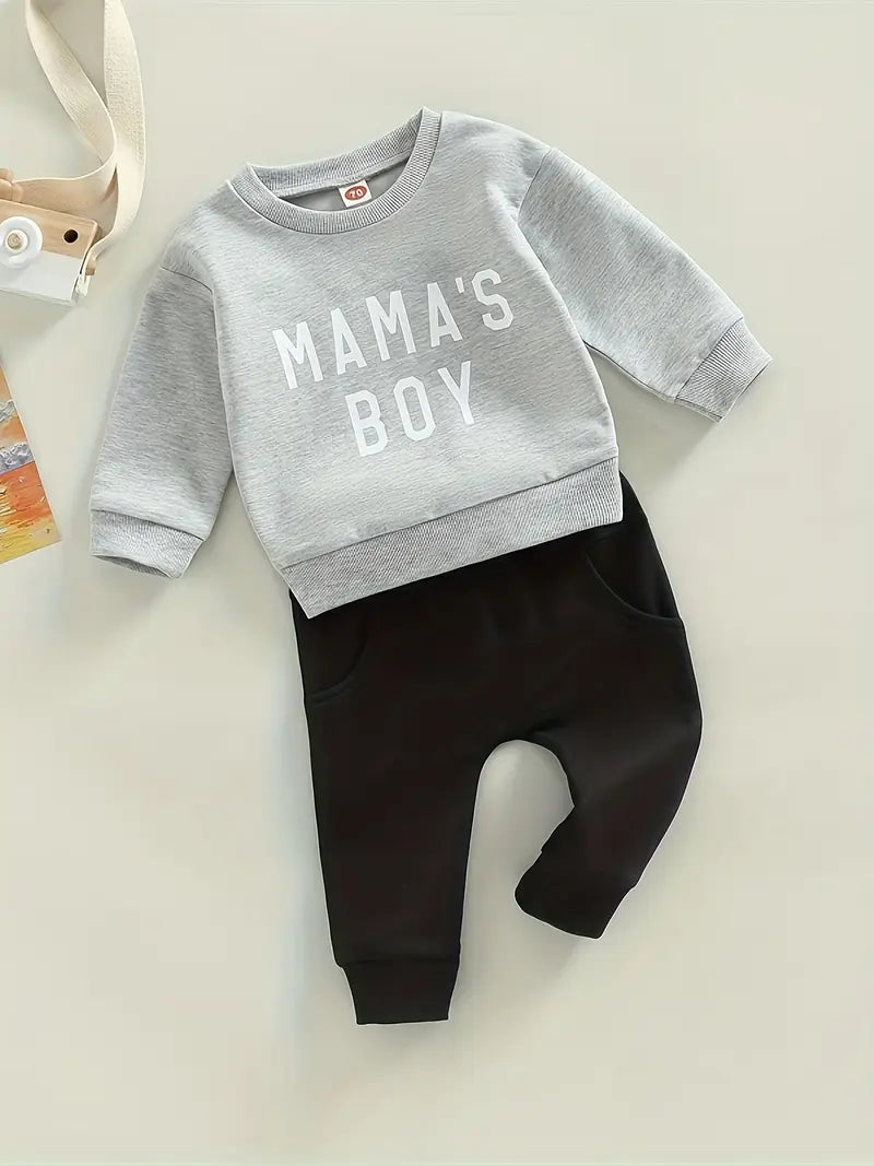 Ensemble Bébé Garçon Mama’s Boy – Sweat Bleu et Pantalon Gris Confortable
