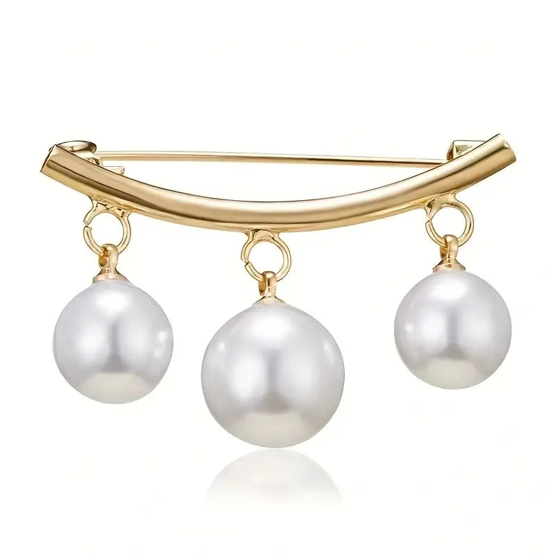Épingle décorative femme dorée avec perles blanches – Accessoire chic pour vêtements et manteaux