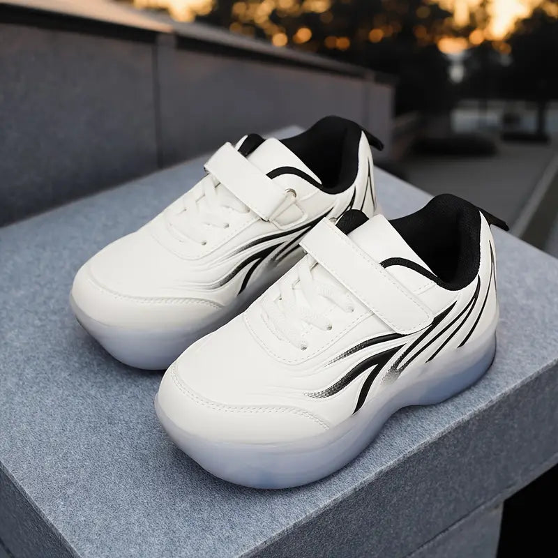 Baskets garçon – Chaussures de sport blanches avec motifs noirs, scratch pratique et semelle légère