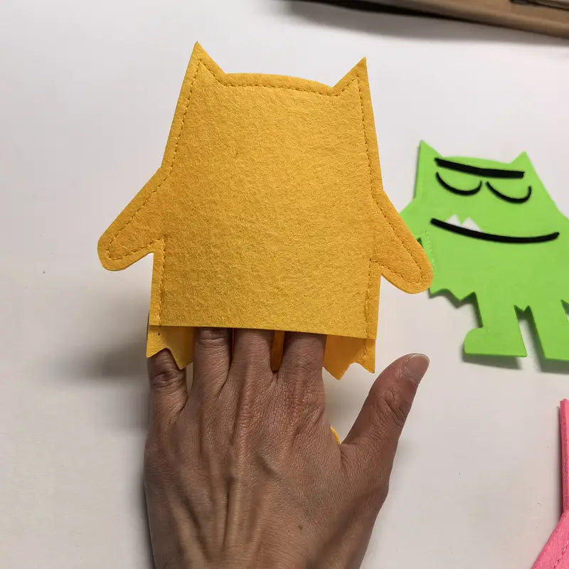 Marionnettes Émotions Color Monster – Jeu Éducatif en Feutrine avec Livre pour Théâtre et Expression des Sentiments