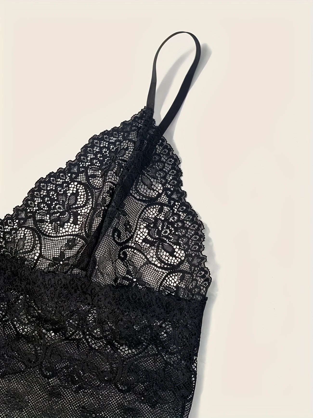 Ensemble lingerie 4 pièces satin et dentelle – Bralette, shorty, string et kimono léger pour femme