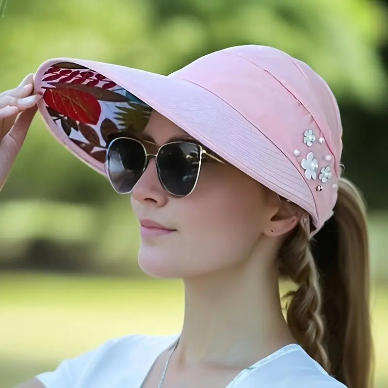 Visière femme noire élégante avec fleurs et intérieur imprimé – Casquette anti-UV chic pour l’été
