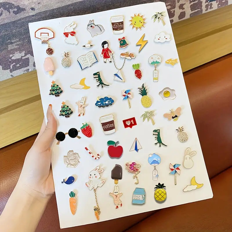 Lot de Broches Enfant Colorées – Boutons Fantaisie Animaux, Fruits et Objets Ludiques