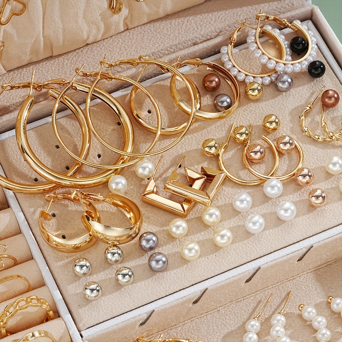 Lot de Boucles d’Oreilles Femme – Ensemble de Paires Créoles, Perles et Clous Dorés Chic & Tendance
