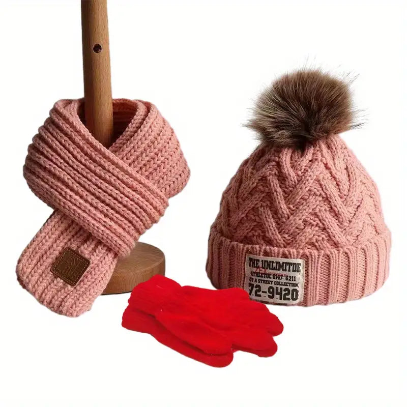 Ensemble Bonnet Pompon, Écharpe Tricot et Gants Enfant – Hiver Chaud et Confort
