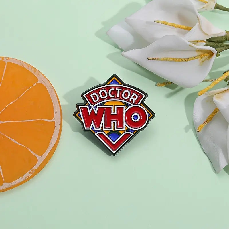 Pin’s Doctor Who rétro – Broche geek en émail coloré pour fans de la série culte