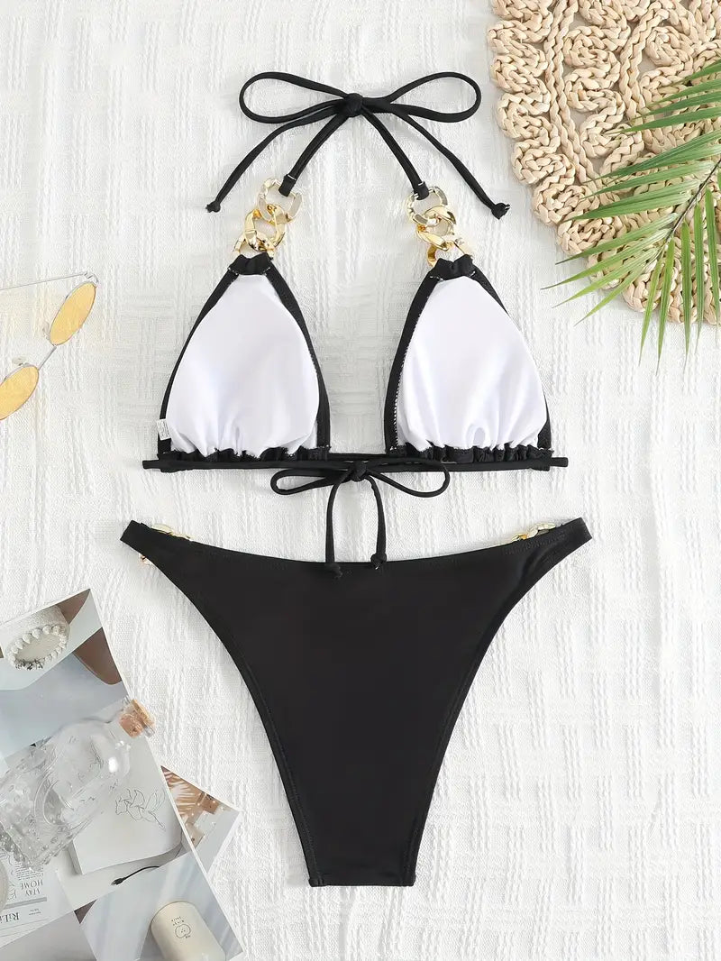 Bikini Noir Femme avec Chaînes Dorées – Ensemble de Plage Chic et Glamour