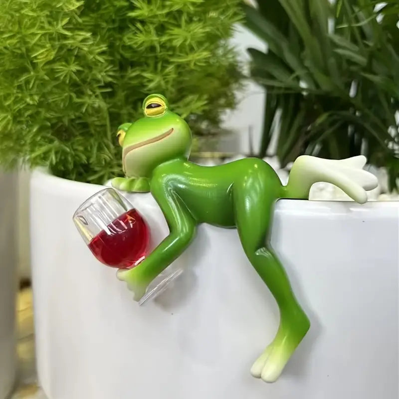 Statuette grenouille décorative avec verre de vin – Sculpture de jardin humoristique et originale