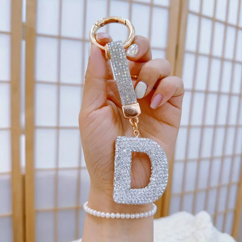 Porte-clés femme lettre initiale strass – Breloque brillante élégante et personnalisée