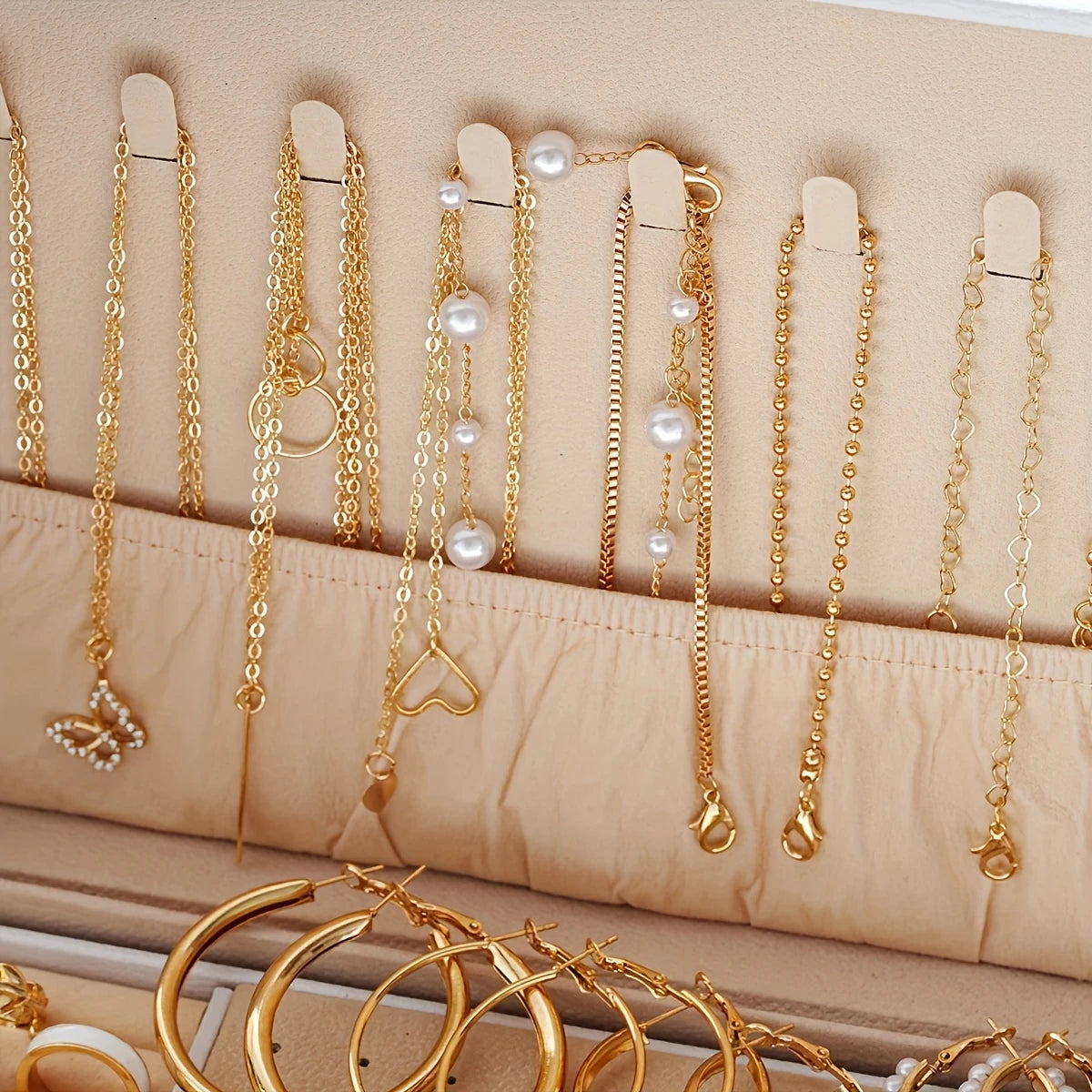 Lot de Boucles d’Oreilles Femme – Ensemble de Paires Créoles, Perles et Clous Dorés Chic & Tendance