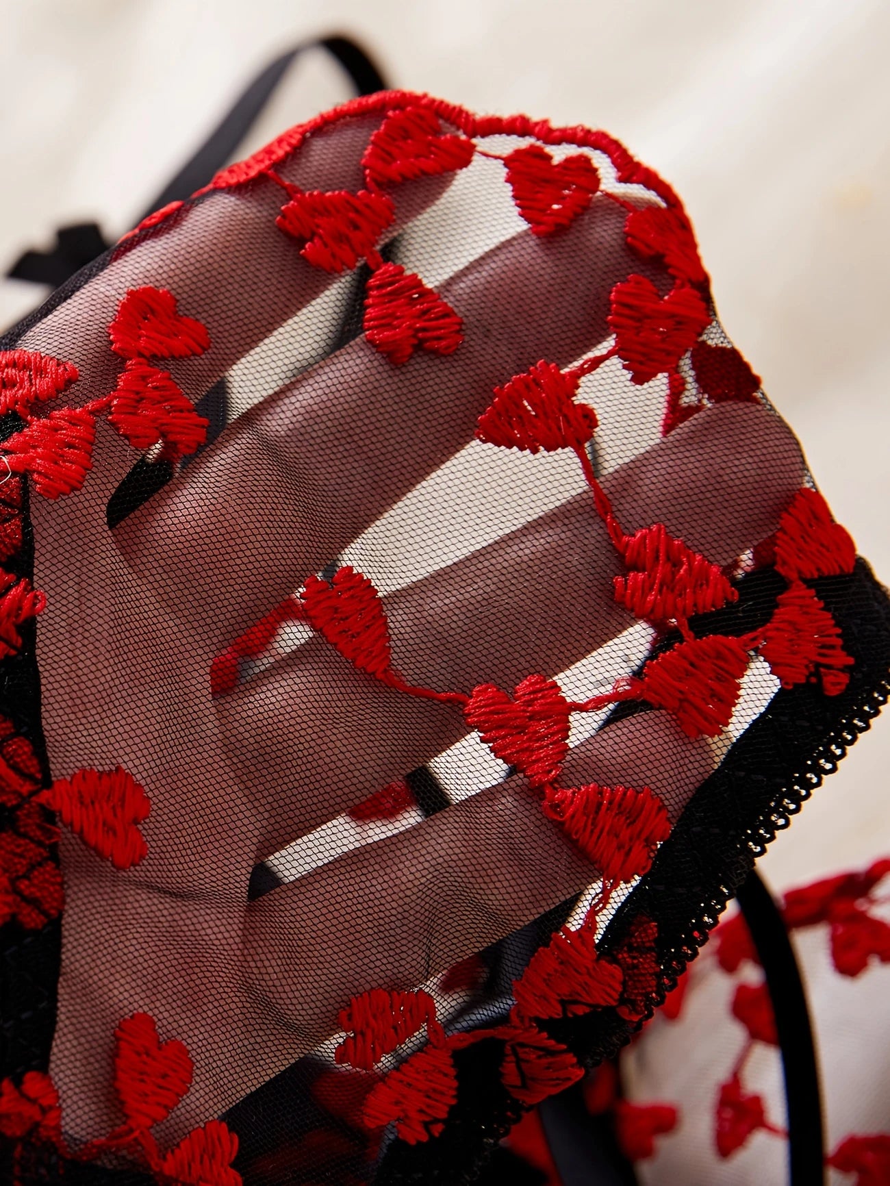 Ensemble Lingerie Sexy Femme en Dentelle Transparente – Soutien-Gorge à Armatures et String à Nouer avec Fleurs Brodées