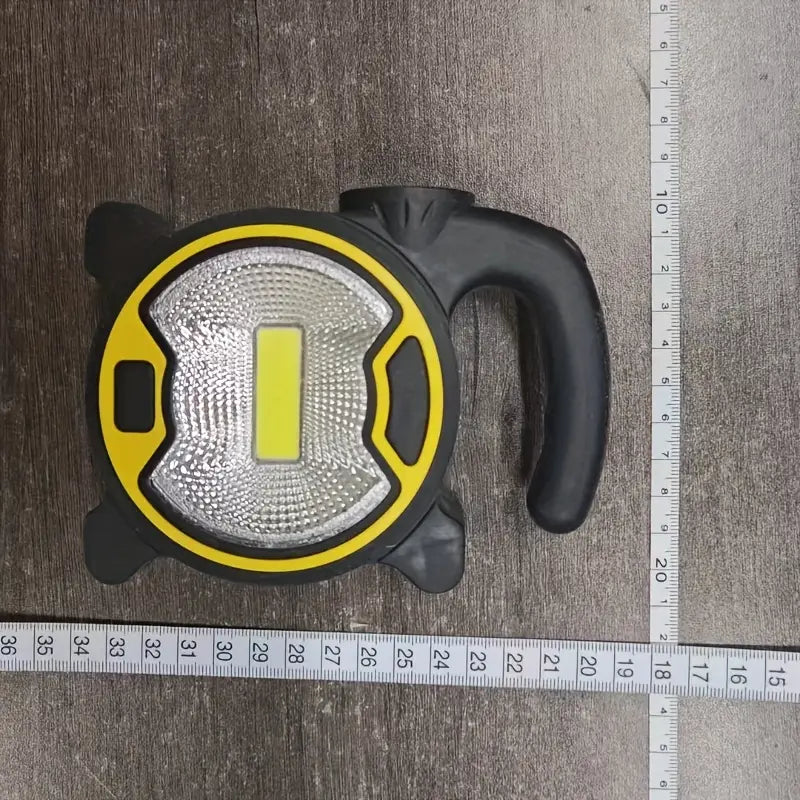 Lampe de Poche LED à Poignée Ergonomique – Fonctionne à Piles, Idéale pour Camping, Pannes de Courant et Activités Extérieures – Collection Lampes de Poche