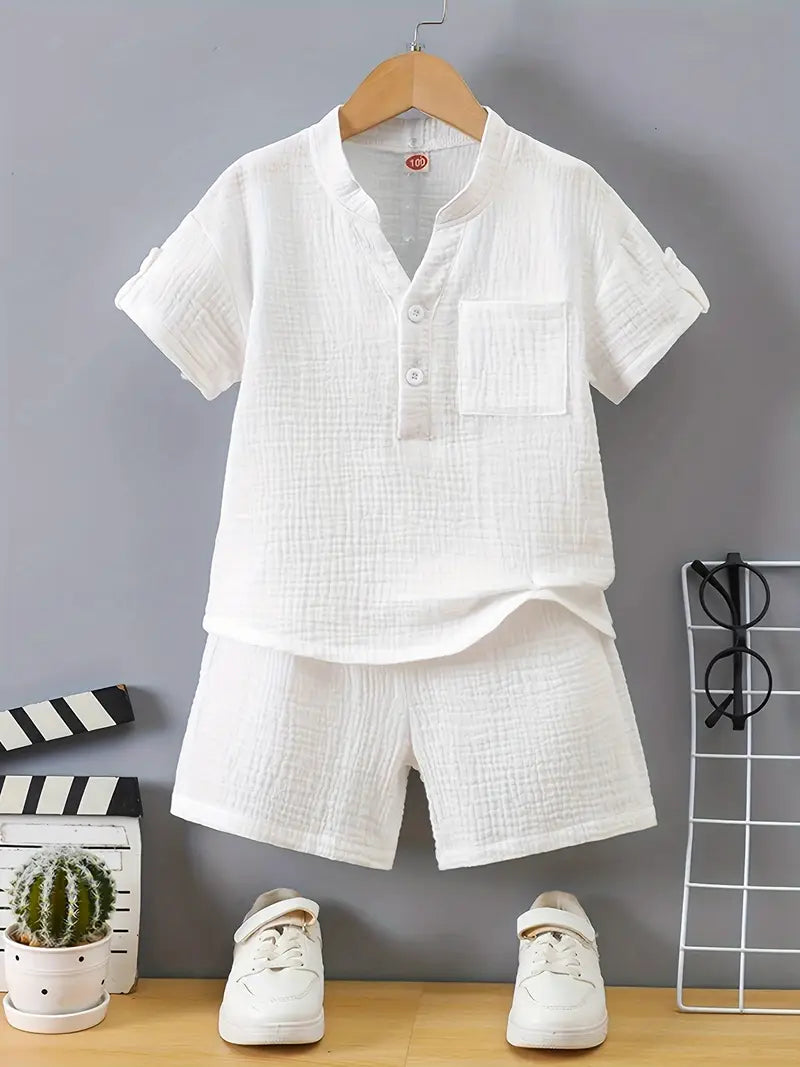 Ensemble chemise garçon été en coton léger vert – tenue décontractée avec short assorti