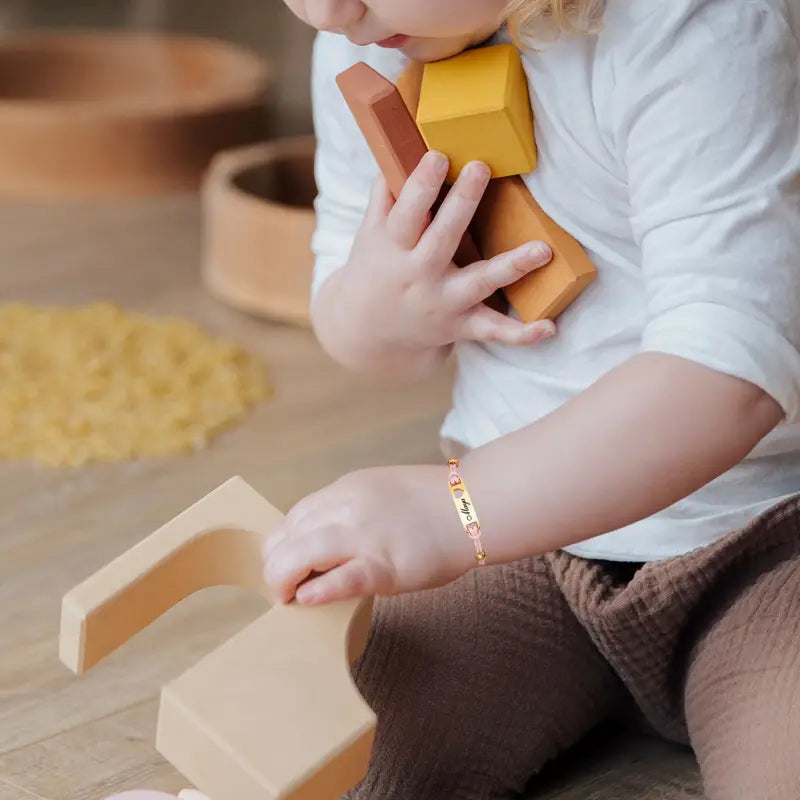 Bracelet Enfant Personnalisé avec Prénom – Bijou Fantaisie Doré et Cordon Rose