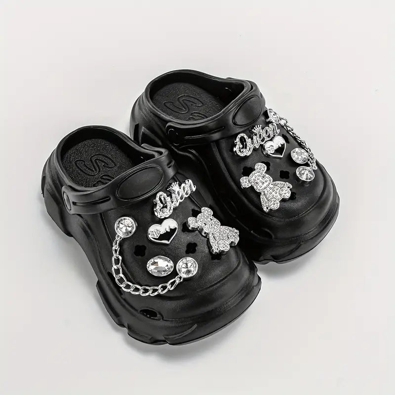 Sabots garçon blancs avec décorations – Mules tendance et confortables pour l’été